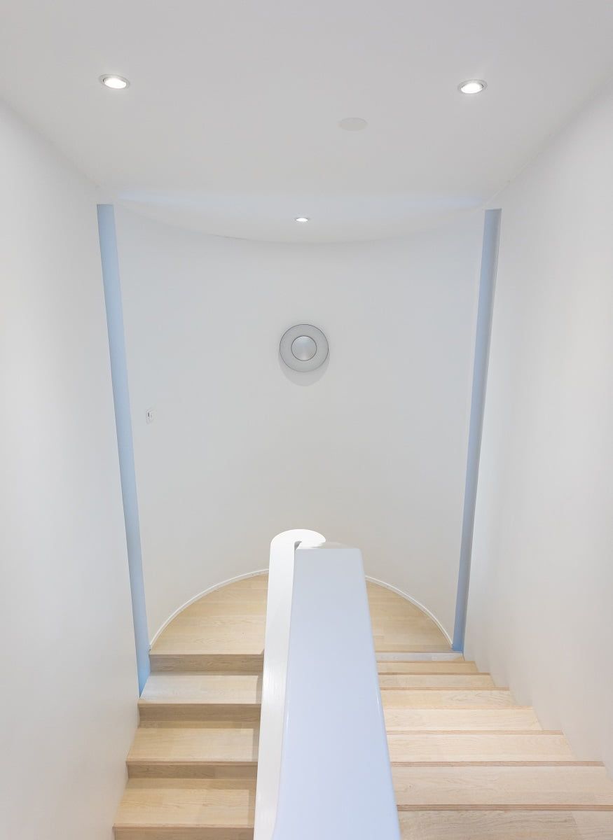 Le lampadine GU 10 con tinta neutra 4000K riproducono correttamente le tonalità dell'ambiente. ©LedStore