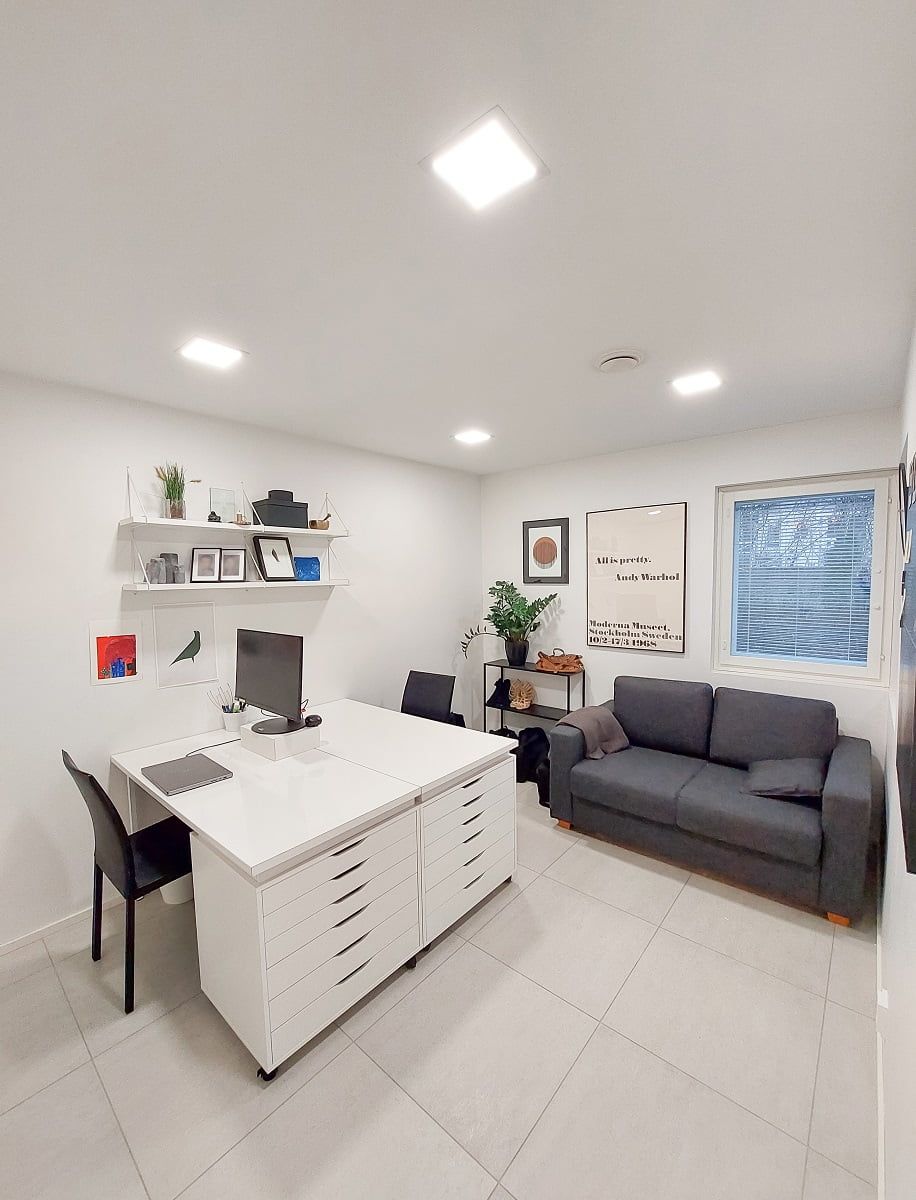 Nello studio, una buona illuminazione generale è fornita dagli apparecchi Paneeli300. ©LedStore