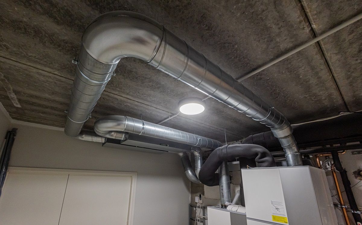 27 In uno spazio tecnico, un'illuminazione efficace è essenziale per un'ispezione e una manutenzione senza problemi LedStorefi