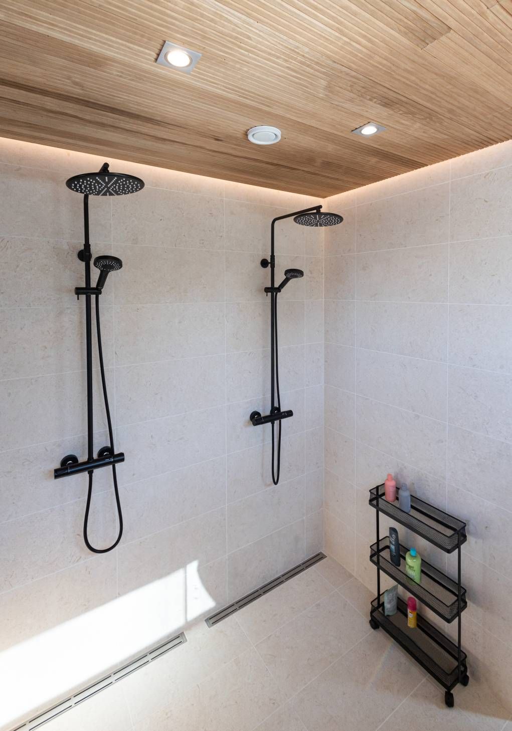 4 Spot composti simmetricamente con docce LedStorefi