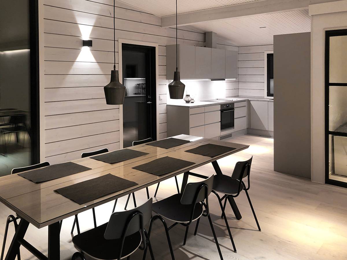 Logo LED STORE: testo bianco su sfondo verde con un quadrato bianco al centro, che rappresenta le soluzioni di illuminazione LED ecologiche.