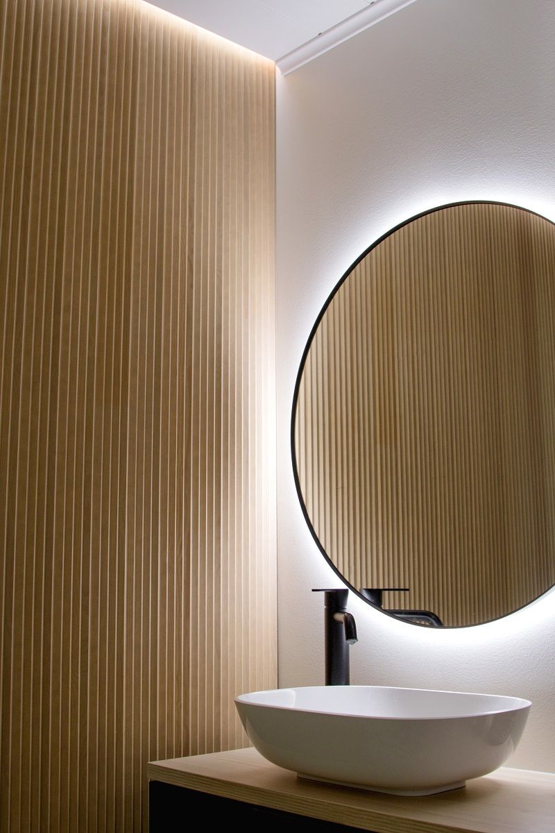 In una toilette, la luce proviene indirettamente da più direzioni, rendendo piacevole l'effetto complessivo. © LedStore.fi