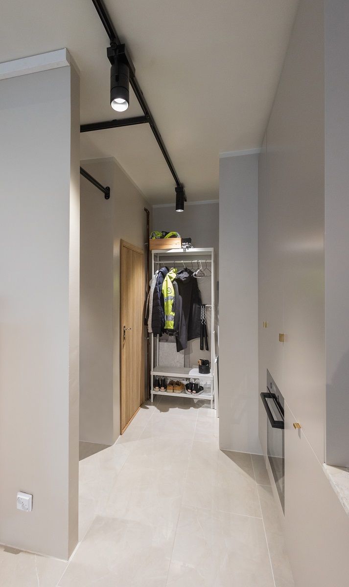 In un corridoio, è bene aumentare l'angolo di apertura dell'apparecchio in modo che non ci sia uno spazio vuoto tra le luci LedStore.fi