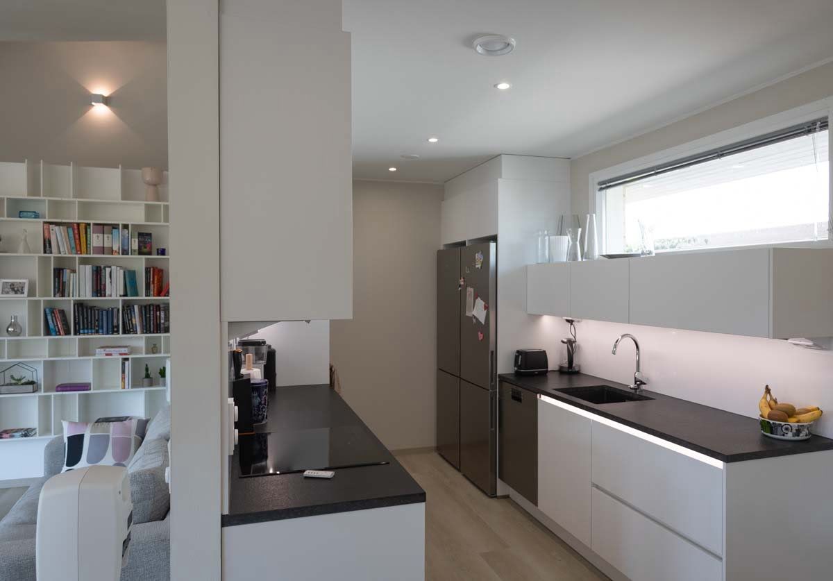 Logo LED STORE su sfondo verde con un quadrato bianco e testo bianco in grassetto.