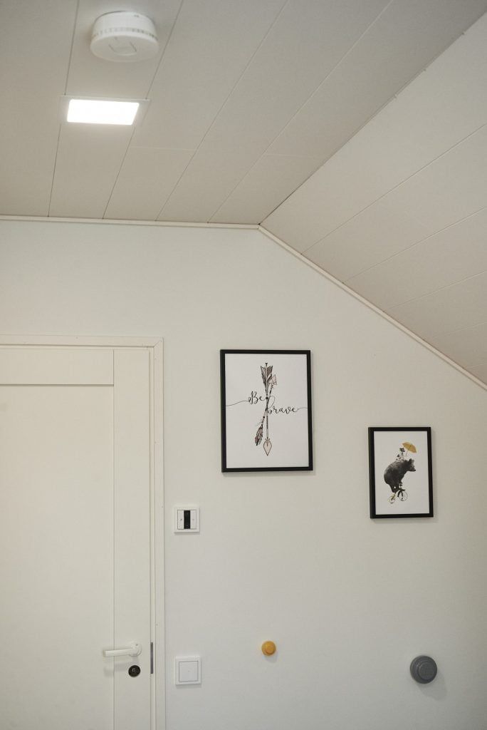 Logo LED Store: un quadrato bianco con il testo "LED STORE" su sfondo verde, che evidenzia le soluzioni di illuminazione ad alta efficienza energetica.