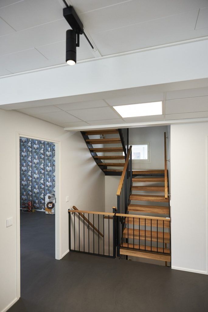 Logo LED STORE su sfondo verde, contorno quadrato bianco e testo bianco al centro per migliorare l'ottimizzazione sui motori di ricerca del negozio di illuminazione a LED.