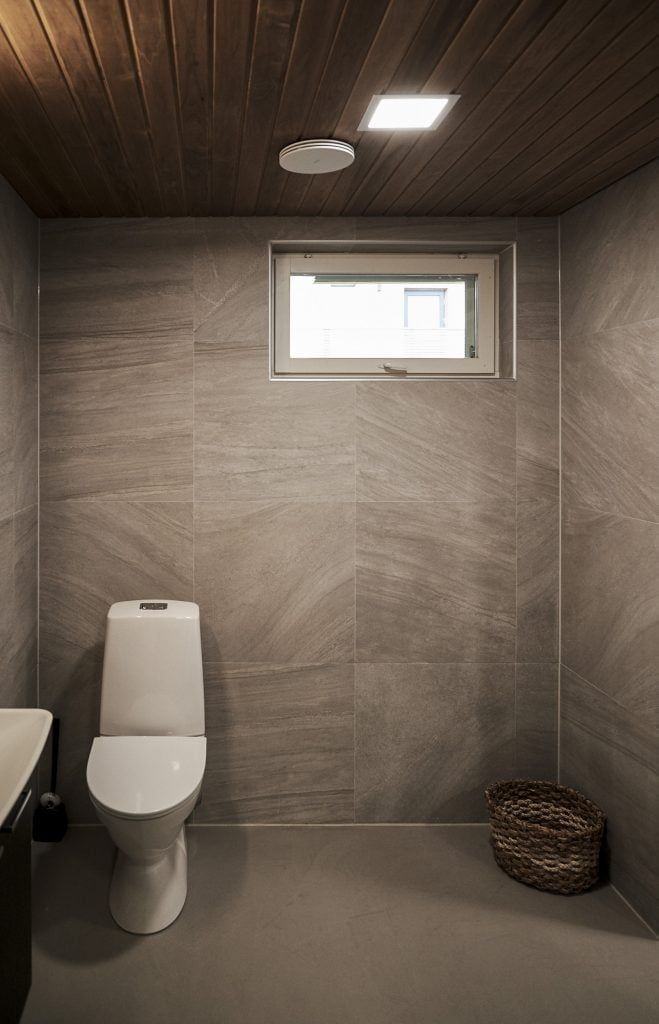 Logo LED STORE su sfondo verde con testo bianco in grassetto all'interno del quadrato centrale. Perfetto per le esigenze di illuminazione ad alta efficienza energetica.