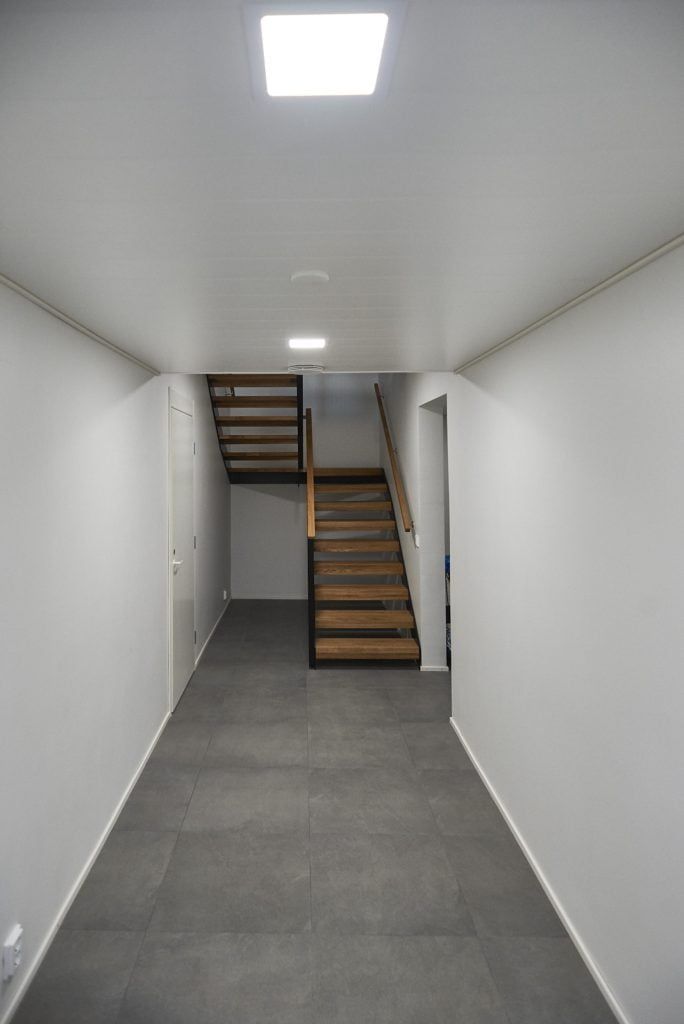 Il logo LED STORE su sfondo verde con contorno quadrato bianco presenta soluzioni di illuminazione ad alta efficienza energetica.