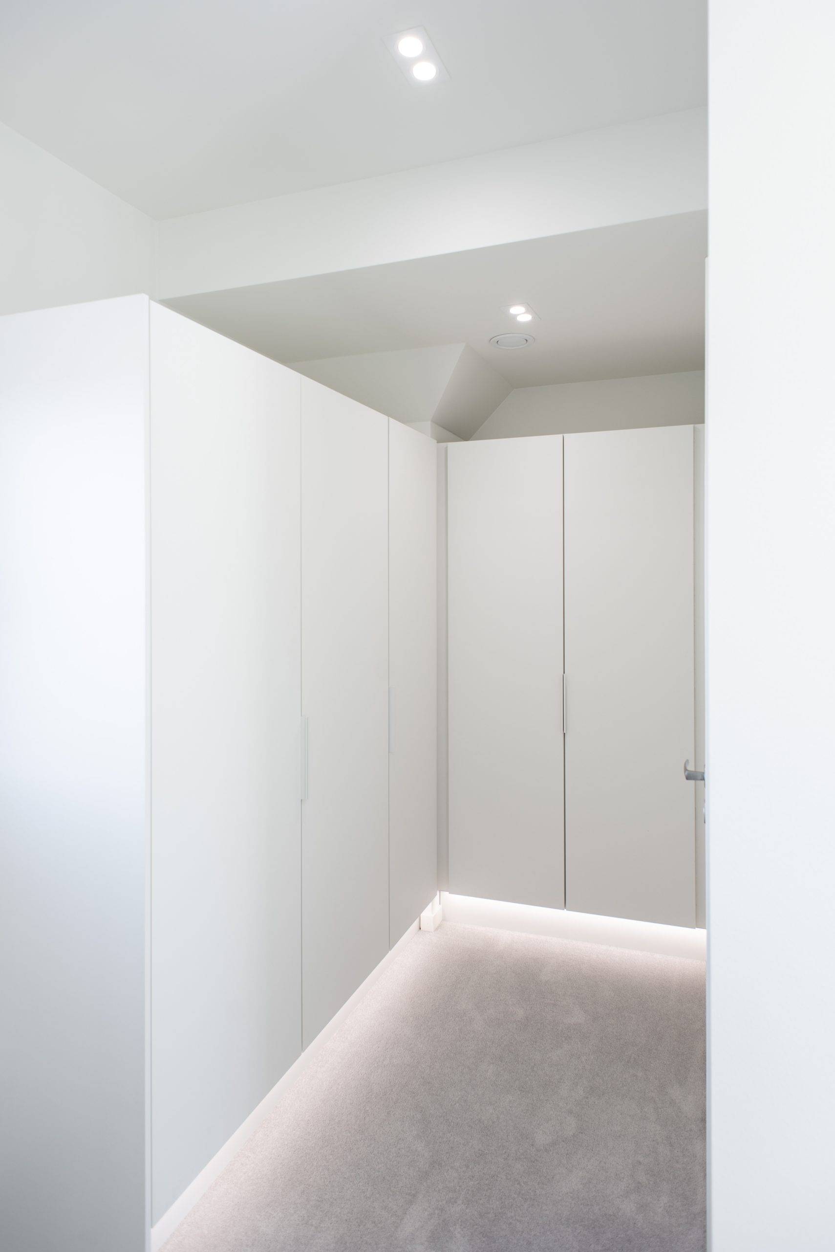 Il logo LED STORE su sfondo verde e su un quadrato bianco presenta soluzioni di illuminazione a LED ecologiche.