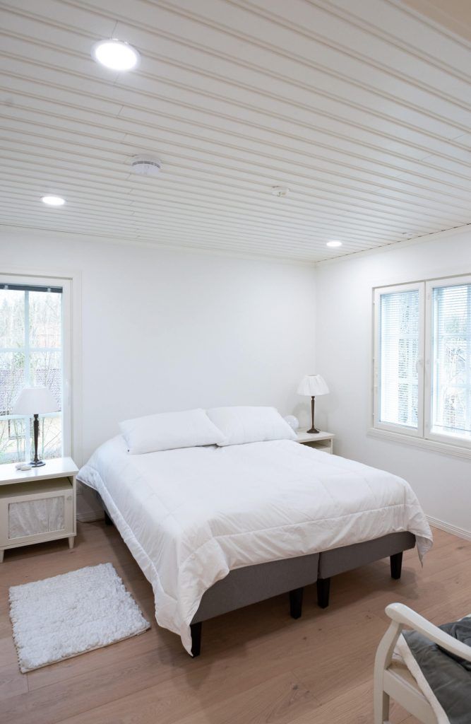 Sfondo verde con "LED STORE" in lettere maiuscole bianche al centro di un contorno quadrato bianco.