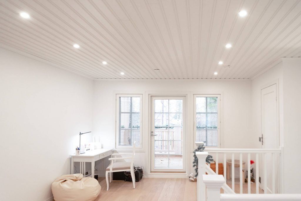 Logo LED Store: testo bianco "LED STORE" all'interno di un quadrato su sfondo verde brillante.