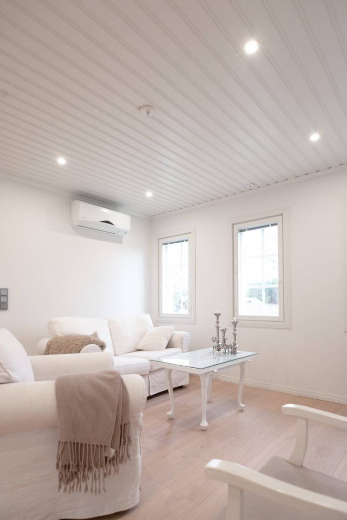 Sfondo verde e quadrato bianco con la scritta "LED STORE" in grassetto bianco, che evidenzia le nostre soluzioni di illuminazione a risparmio energetico.