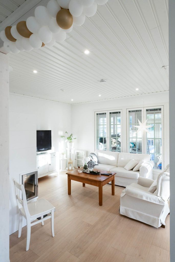 Sfondo verde con un quadrato bianco e la scritta "LED STORE" a grandi lettere. Ideale per il branding e l'ottimizzazione per i motori di ricerca del vostro negozio di illuminazione a LED.