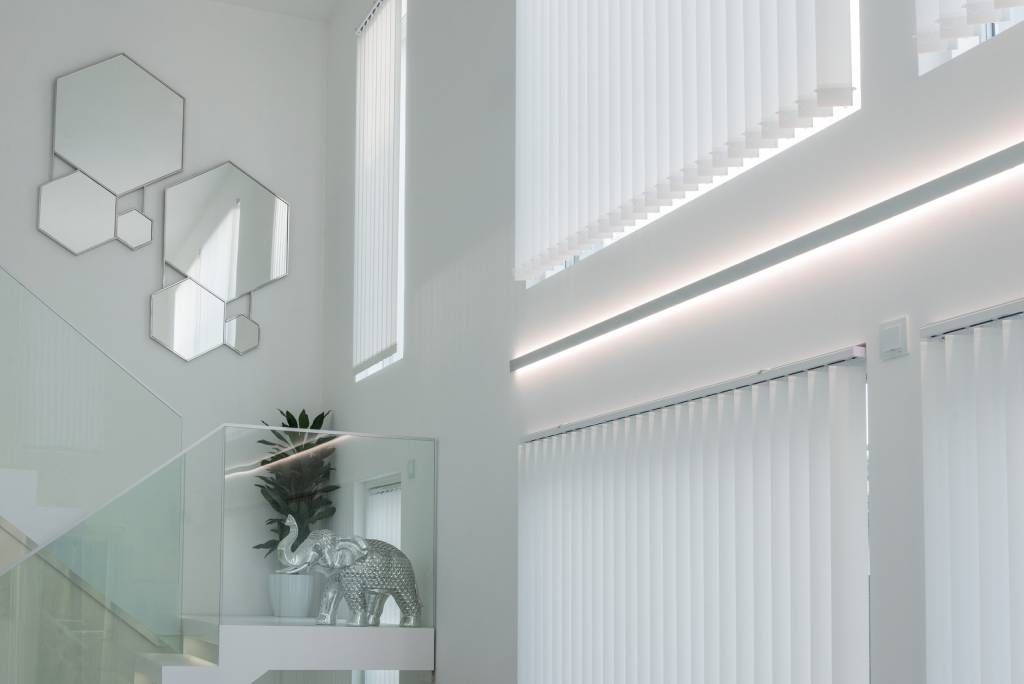 Logo LED STORE su sfondo verde: un contorno quadrato bianco con "LED" e "STORE" in testo bianco che simboleggia soluzioni di illuminazione ad alta efficienza energetica.