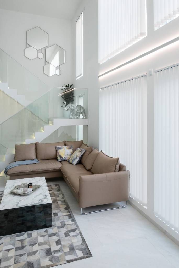 Logo LED Store su sfondo verde con la scritta "LED" sopra il testo "STORE" in lettere bianche centrate su un quadrato bianco.