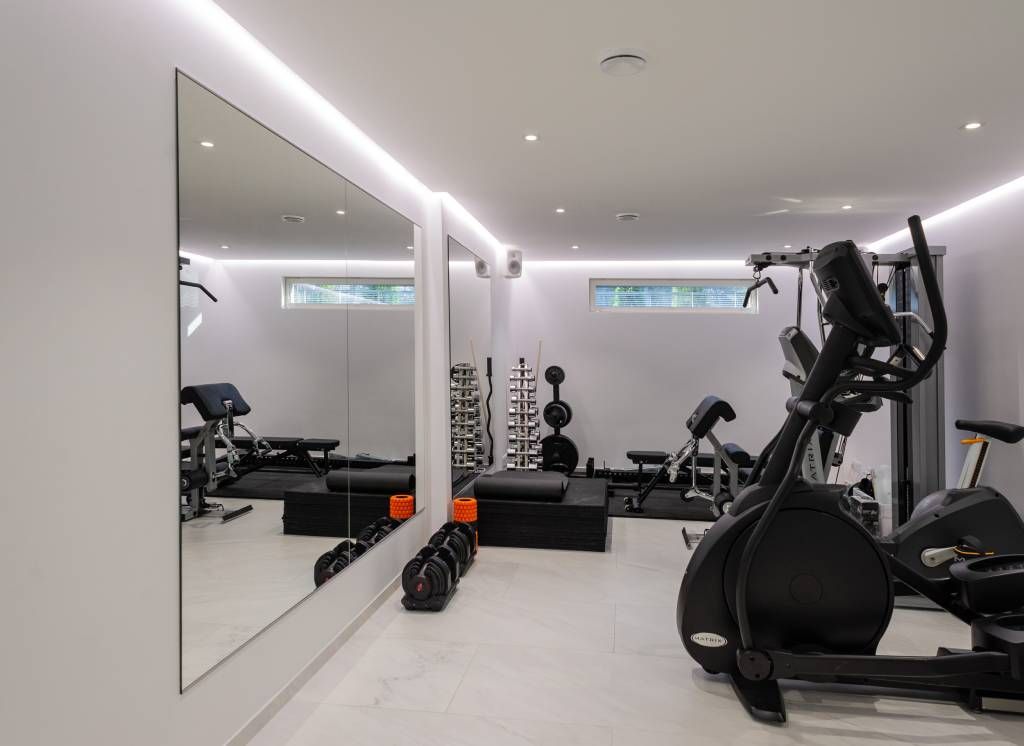 Logo del negozio di illuminazione a LED: testo bianco in grassetto "LED STORE" su sfondo verde che evidenzia le soluzioni di illuminazione ad alta efficienza energetica.