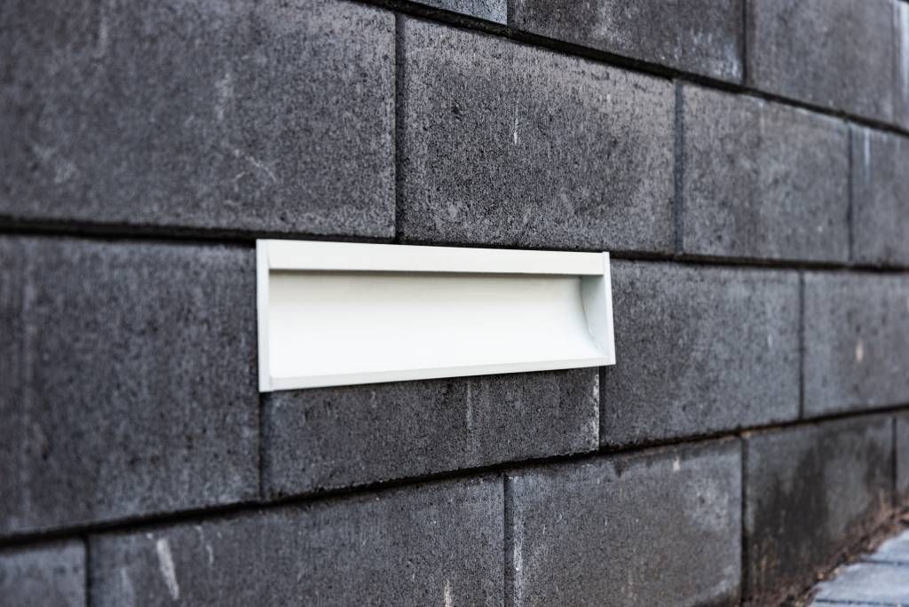 Logo LED Store su sfondo verde e "LED STORE" in testo bianco al centro del quadrato, per evidenziare le soluzioni di illuminazione ad alta efficienza energetica.