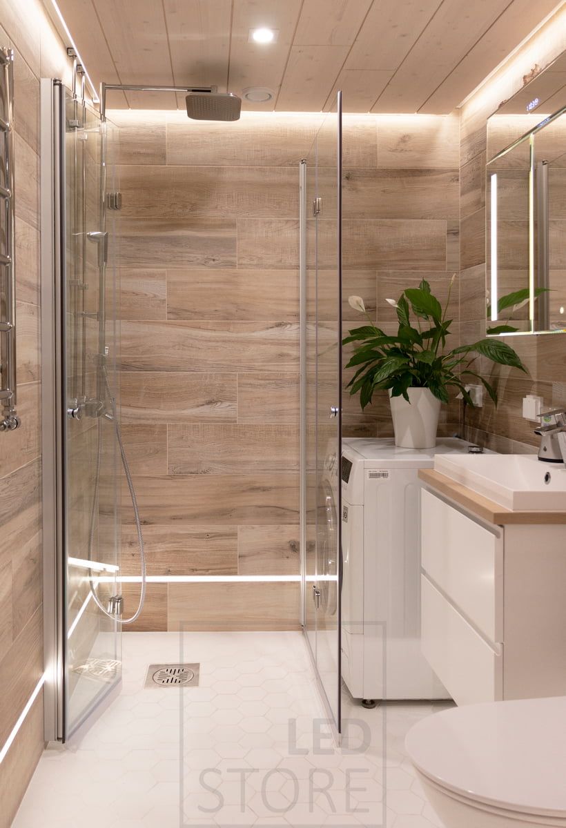 Il bagno è stato trasformato in una grande spa con luce proveniente da più direzioni. LedStore.fi