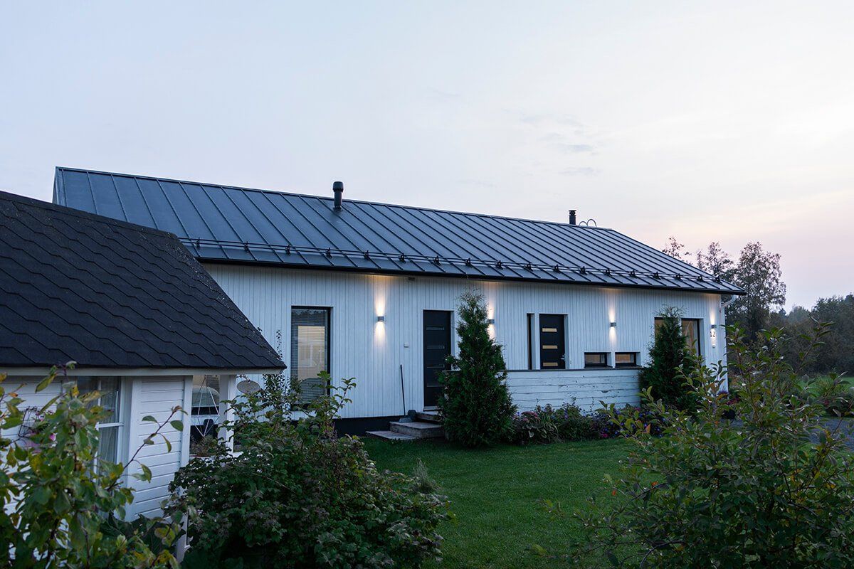 Logo del LED Store su sfondo verde con un quadrato bianco e testo in grassetto per una visibilità e un riconoscimento ottimali del marchio.
