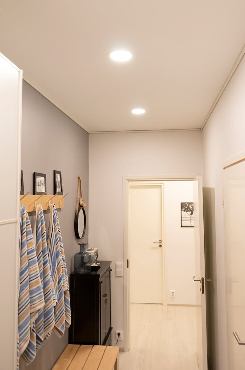 Logo del negozio di illuminazione a LED su sfondo verde con un quadrato bianco e il testo "LED STORE" in lettere maiuscole bianche.