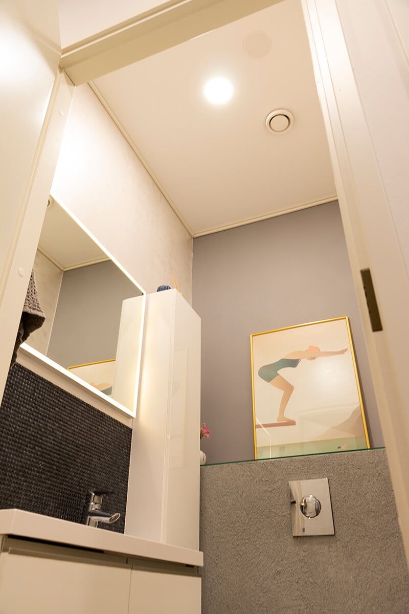 Sfondo verde brillante con testo bianco "LED STORE" e un sottile contorno quadrato bianco al centro, che rappresenta un negozio di illuminazione a LED.