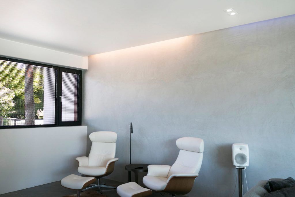 Sfondo verde con quadrato bianco; "LED STORE" in lettere maiuscole bianche al centro, per promuovere soluzioni di illuminazione ad alta efficienza energetica.