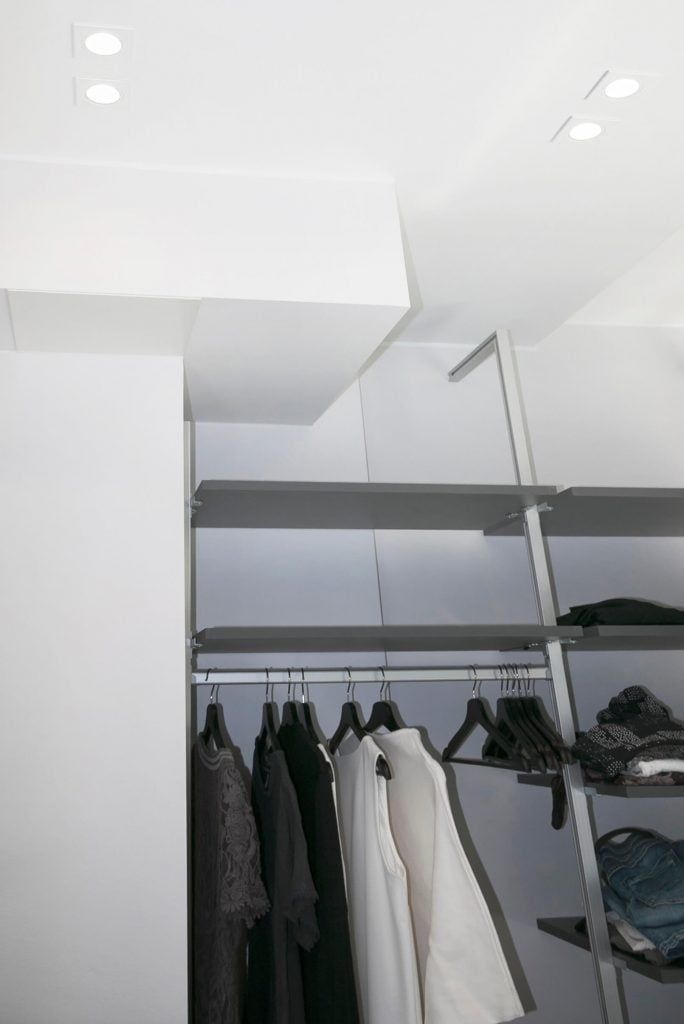 Logo del negozio di illuminazione a LED su sfondo verde con un quadrato bianco e il testo "LED STORE" in bianco, per migliorare la visibilità del SEO del negozio di LED.