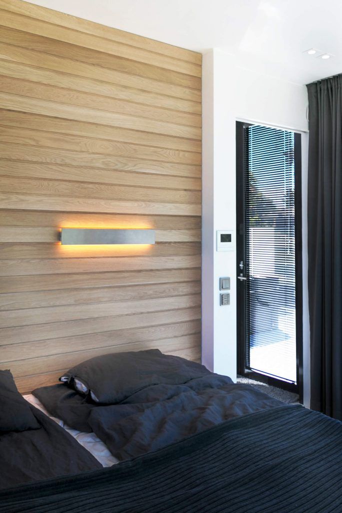 Logo LED Store: uno sfondo verde con un quadrato bianco con il testo "LED STORE" in grassetto per evidenziare le soluzioni di illuminazione ad alta efficienza energetica.