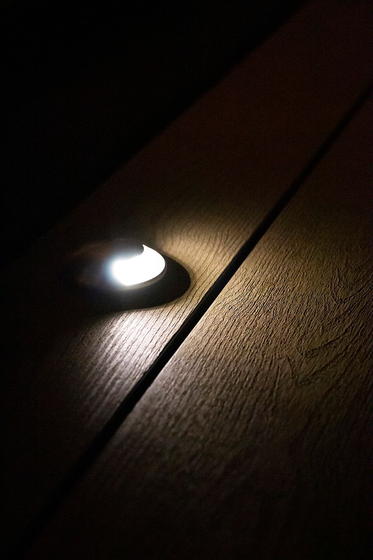 Logo LED Store su sfondo verde con la scritta "LED STORE" in lettere maiuscole bianche in grassetto al centro di un quadrato bianco.