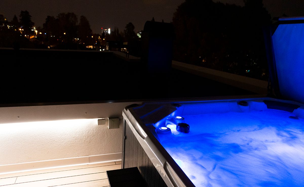 Logo LED STORE su sfondo verde con contorno quadrato bianco, che evidenzia il marchio del negozio di illuminazione a LED per migliorare la visibilità SEO.