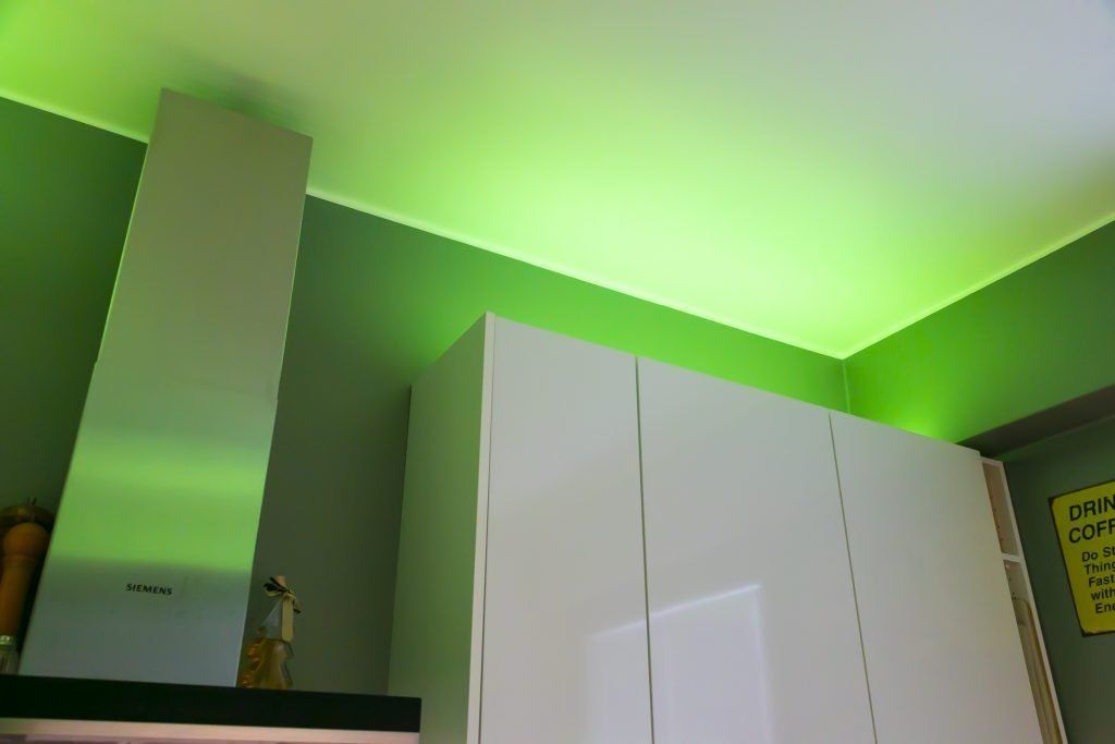 Logo LED Store su sfondo verde con un quadrato bianco e la scritta "LED STORE" in grassetto bianco, per migliorare l'ottimizzazione sui motori di ricerca delle soluzioni di illuminazione a LED.