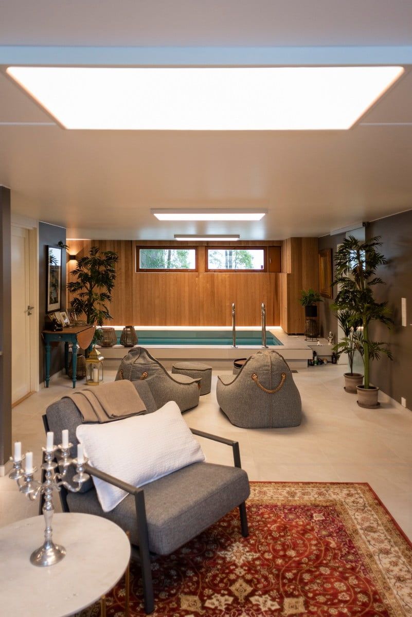 Logo LED Store su sfondo verde con un quadrato bianco e la scritta "LED STORE" in grassetto, a lettere maiuscole verticali bianche. Ottimizzate le vostre esigenze di illuminazione!