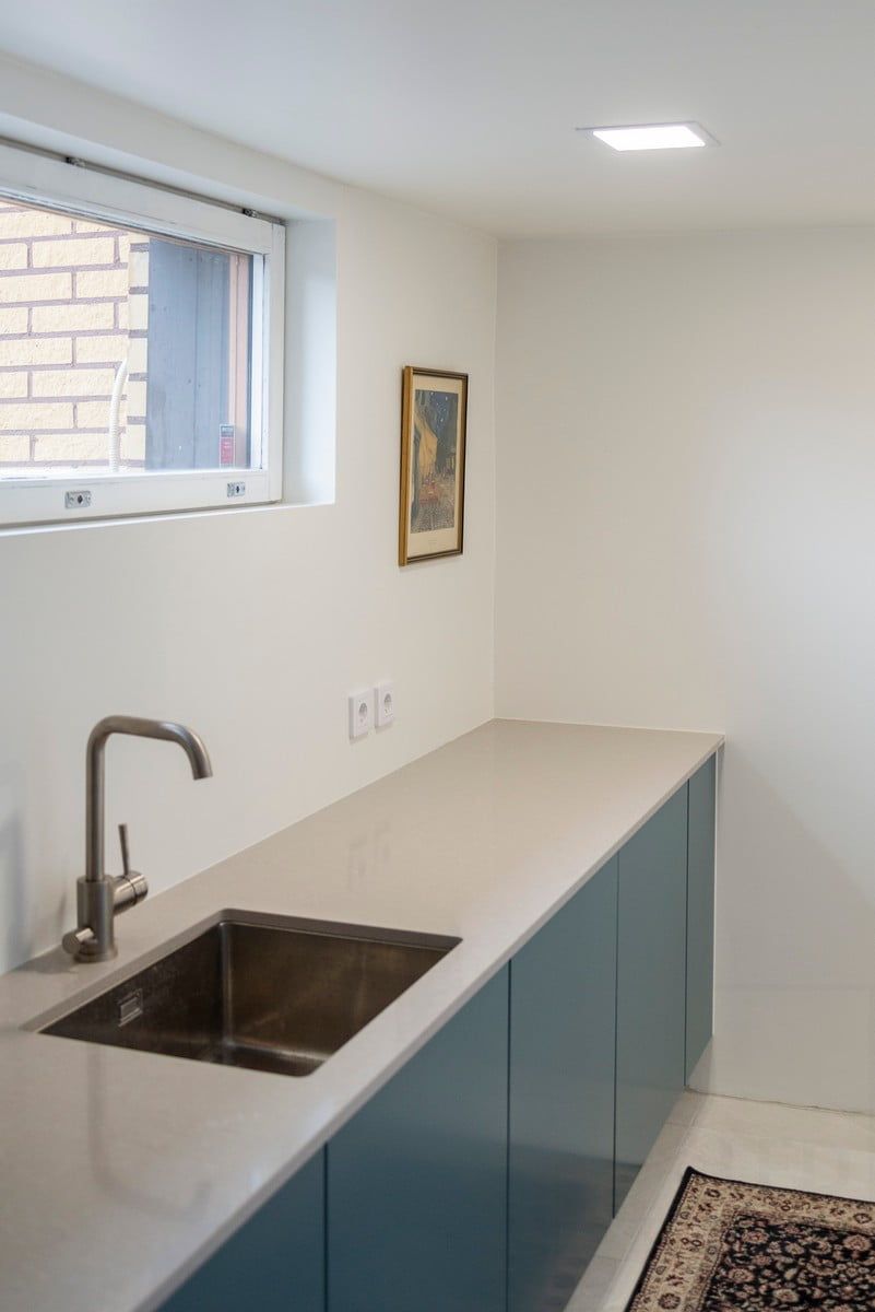 Alttext: "Logo LED STORE su sfondo verde con testo centrale bianco che promuove soluzioni di illuminazione LED ecologiche.