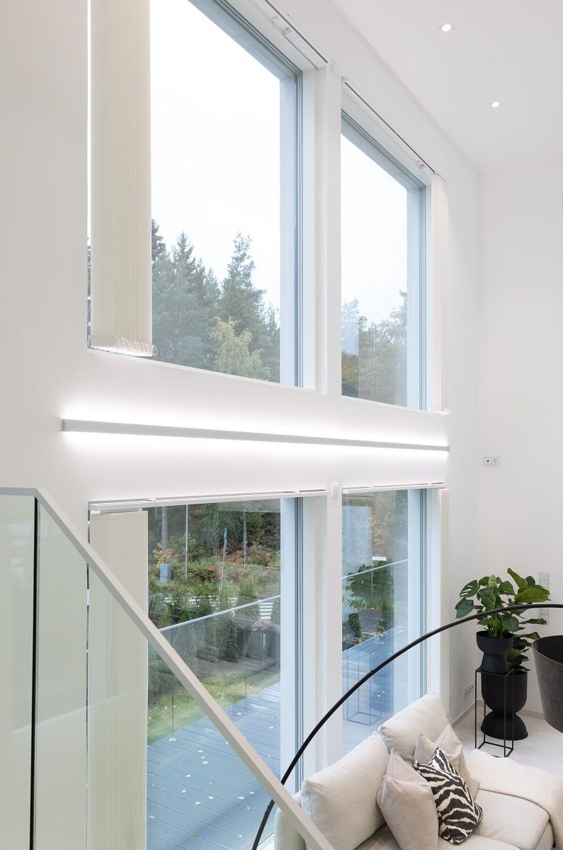 Sfondo verde con il testo "LED STORE" in grassetto bianco al centro di un quadrato bianco.