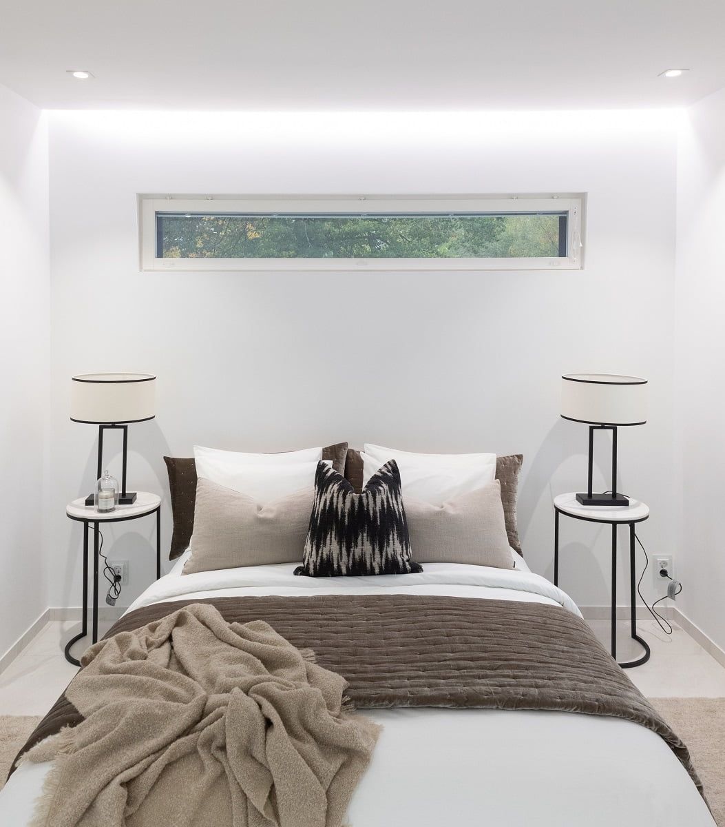 Lo sfondo verde è caratterizzato da un quadrato bianco con il testo "LED STORE", che evidenzia le soluzioni di illuminazione LED ecologiche.