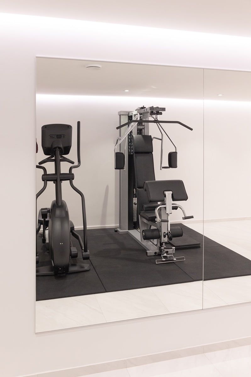 Logo LED Store: un quadrato bianco con il testo "LED STORE" su sfondo verde, che simboleggia soluzioni di illuminazione ad alta efficienza energetica.