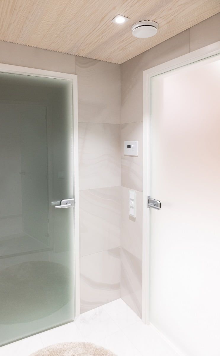 Logo del negozio di illuminazione a LED con sfondo verde brillante e scritta "LED STORE" in grassetto bianco per soluzioni di illuminazione ad alta efficienza energetica.