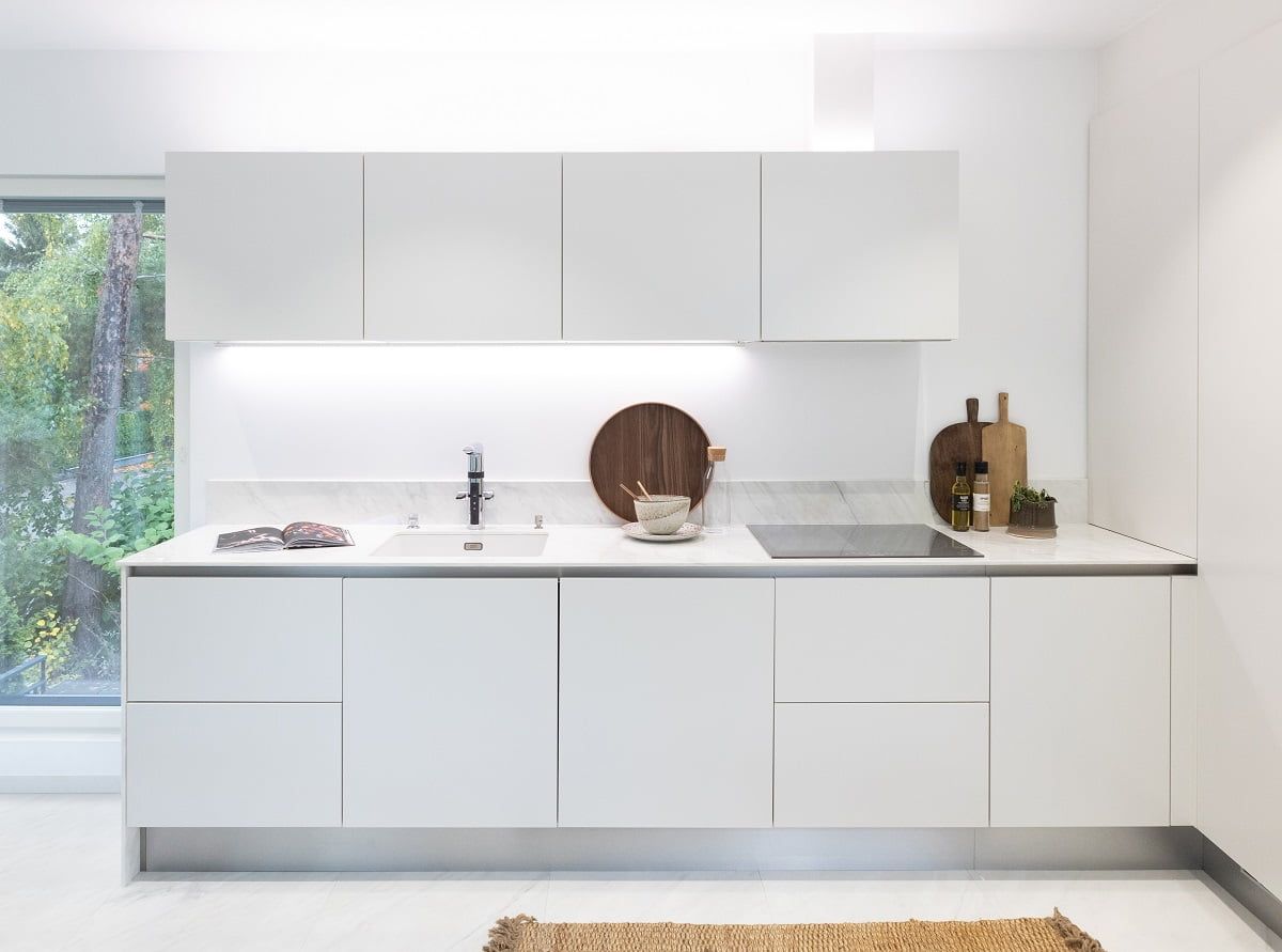 Testo alternativo per l'immagine del negozio di illuminazione a LED: 'Sfondo verde su un quadrato bianco con il testo "LED STORE", che evidenzia le soluzioni di illuminazione ecologiche.