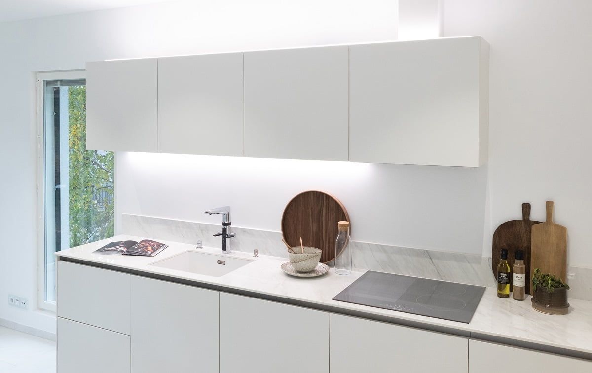 Sfondo verde e quadrato bianco con il testo "LED STORE" in bianco, che evidenzia le soluzioni di illuminazione a LED.