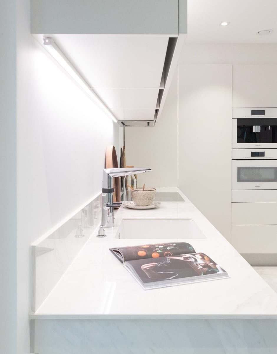 Il logo LED STORE, con testo bianco su sfondo verde, evidenzia le soluzioni di illuminazione ad alta efficienza energetica.