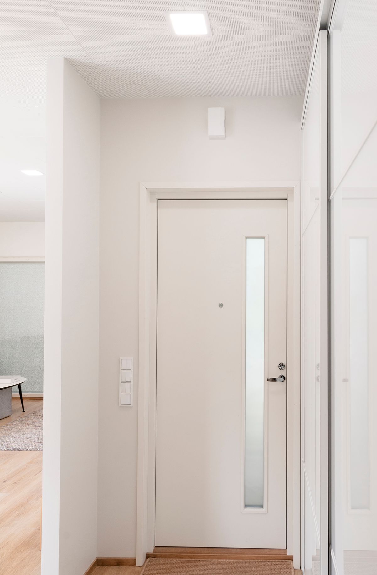 Testo alternativo: 'Sfondo verde con quadrato bianco e il testo "LED STORE" in grassetto bianco, che evidenzia le soluzioni di illuminazione a LED ad alta efficienza energetica.