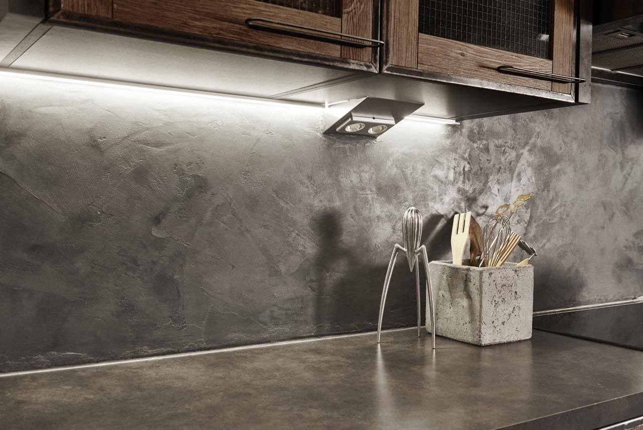 Uno sfondo verde con un quadrato bianco al centro e il testo "LED STORE" in grassetto, che evidenzia le soluzioni di illuminazione a risparmio energetico.