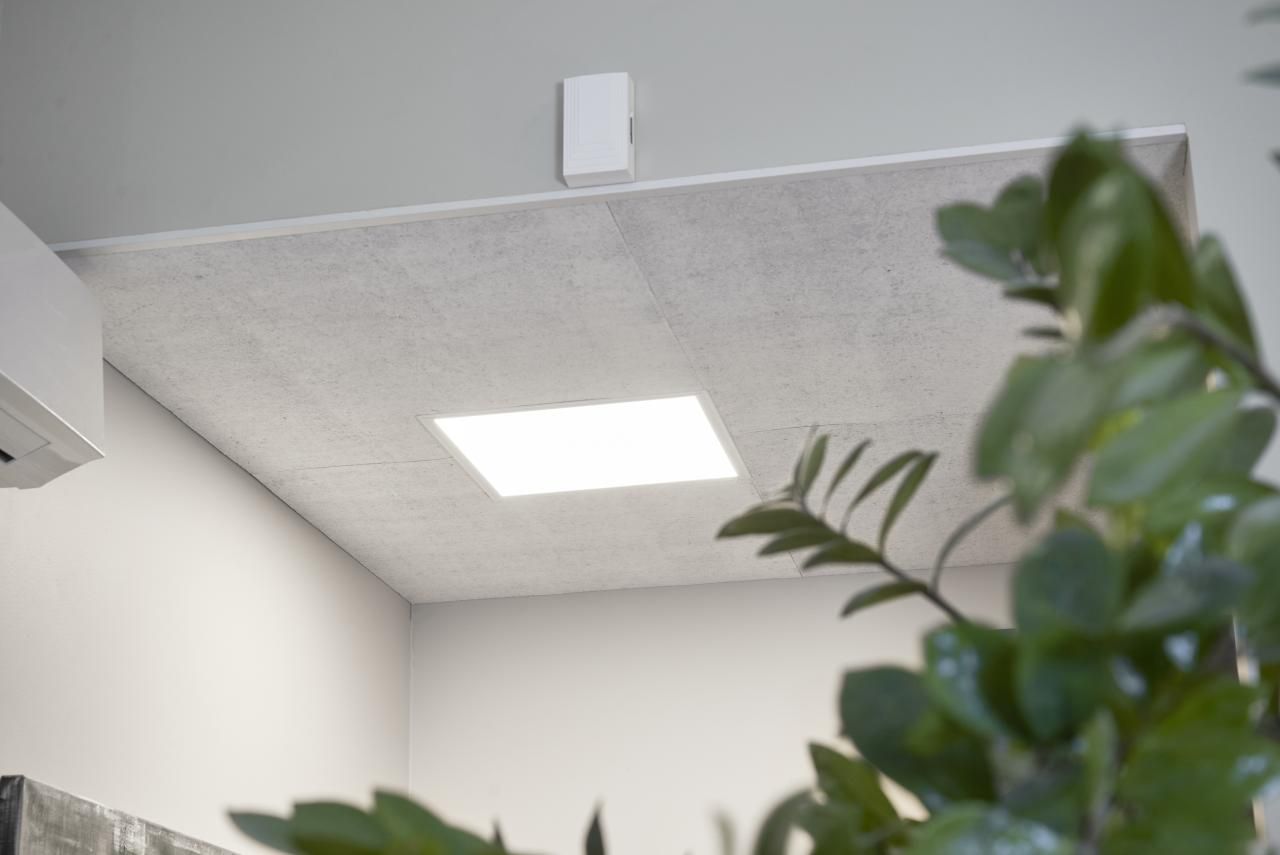 Logo LED STORE con testo bianco su sfondo verde, contorno di un quadrato bianco al centro, che rappresenta soluzioni di illuminazione LED ad alta efficienza energetica.