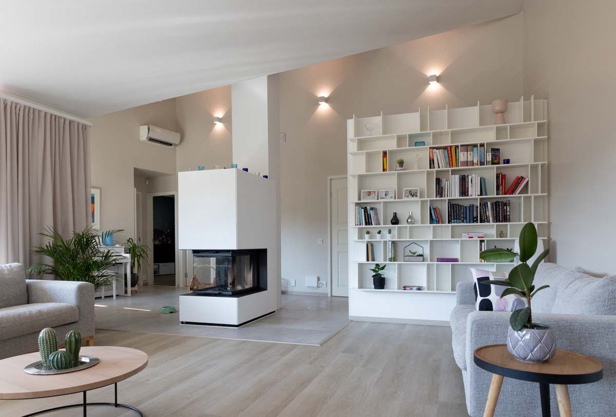 Uno sfondo verde con un quadrato bianco con il testo "LED STORE" evidenzia il movimento dell'illuminazione a risparmio energetico.