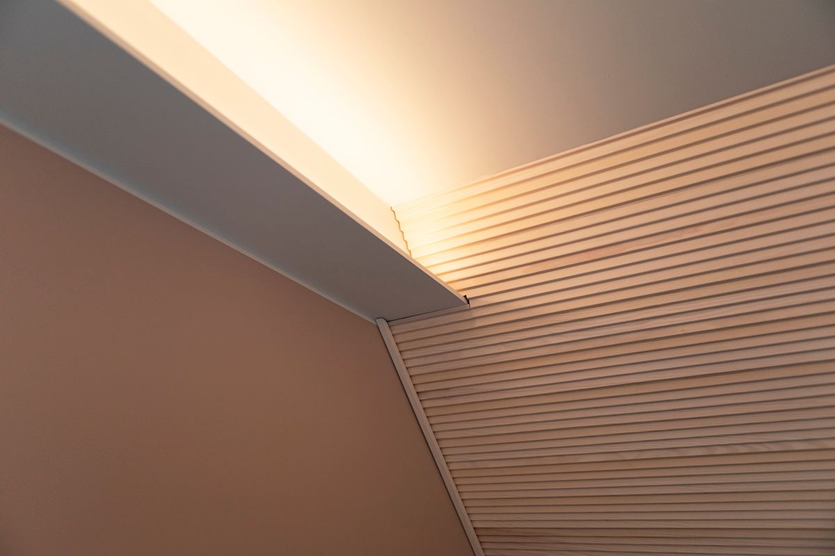 Uno sfondo verde con un quadrato bianco al centro che riporta la scritta 'LED STORE' in grassetto bianco, per promuovere soluzioni di illuminazione ad alta efficienza energetica.