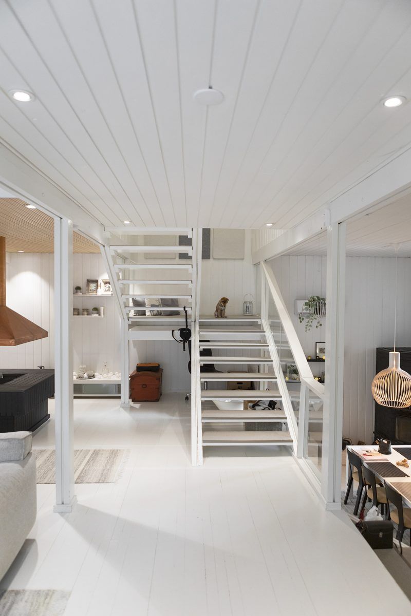 Sfondo verde con al centro un quadrato bianco con la scritta "LED STORE" per evidenziare i prodotti di illuminazione a LED.