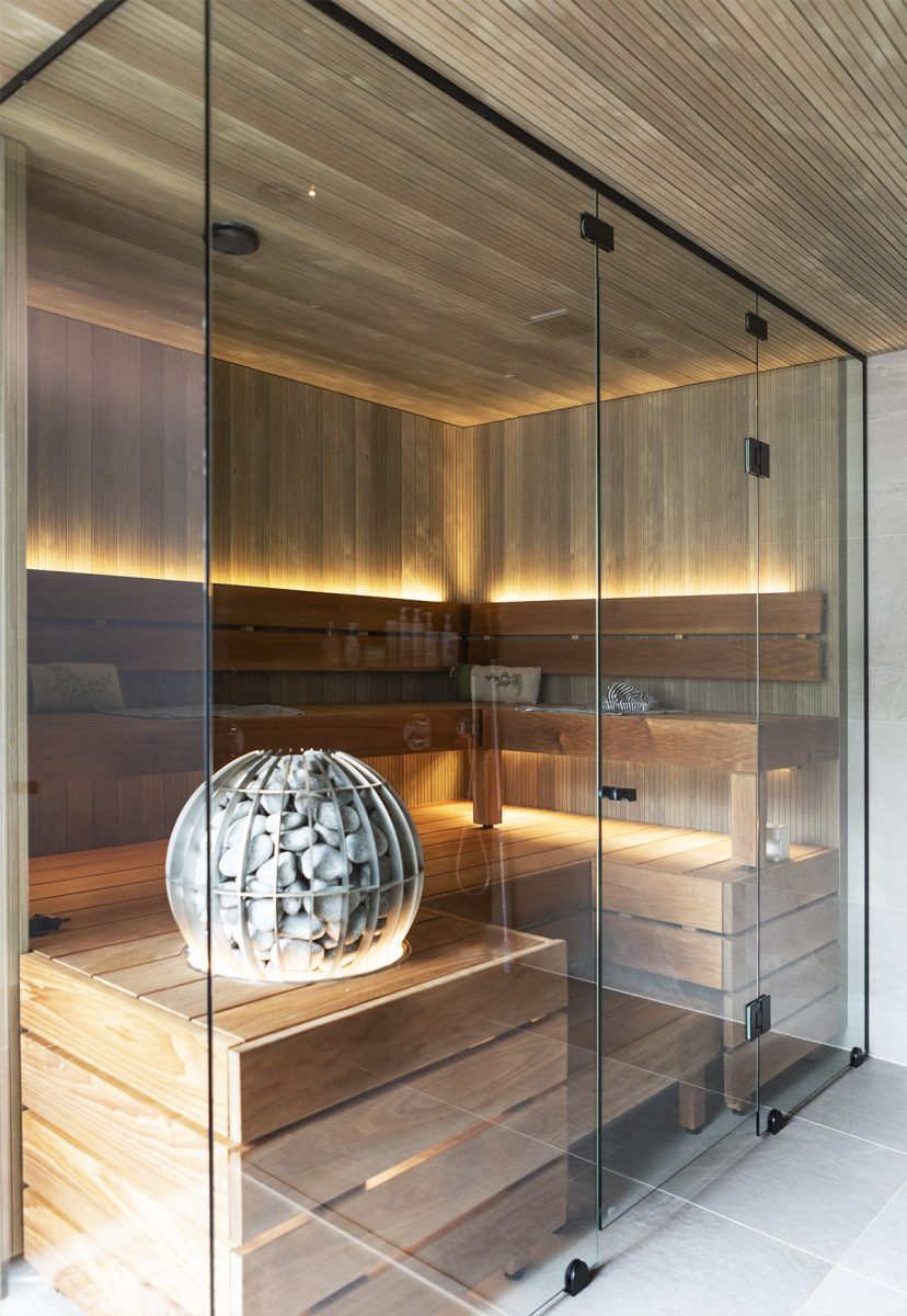 Testo bianco "LED STORE" su sfondo verde; migliorate la vostra illuminazione con opzioni LED ad alta efficienza energetica.