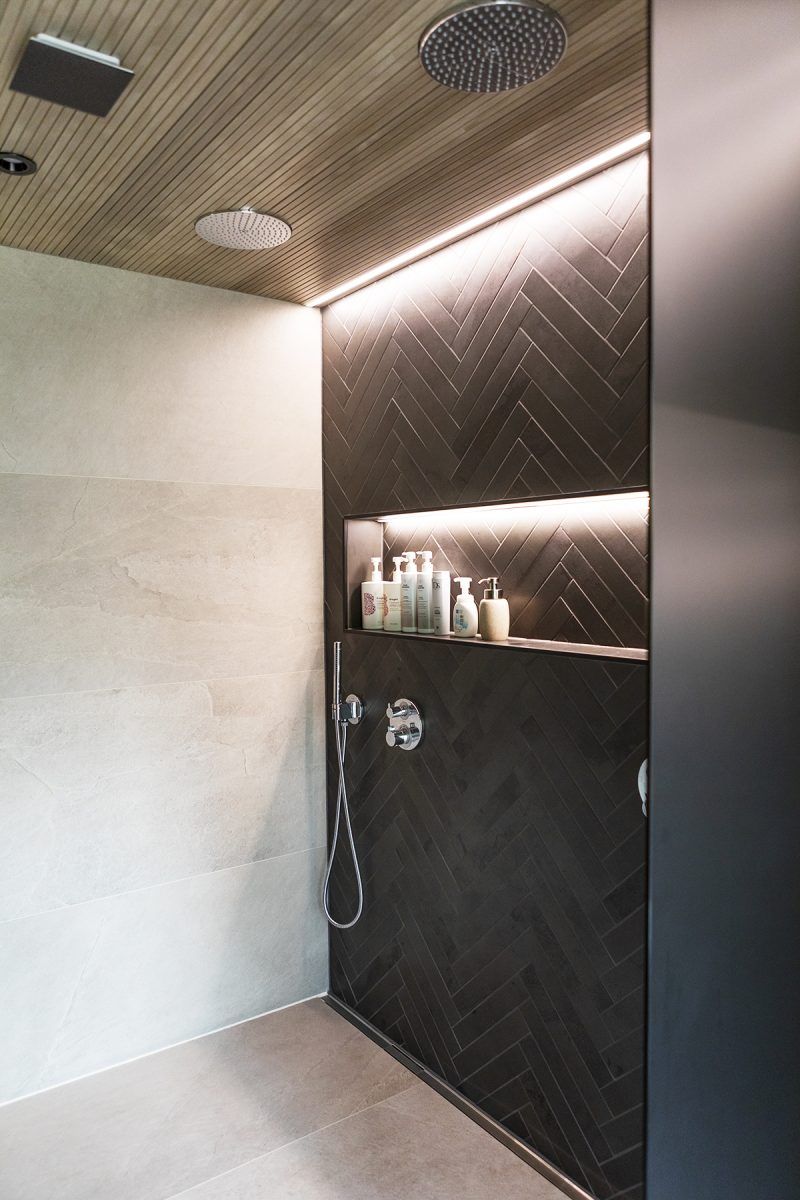 Logo LED STORE: quadrato bianco su sfondo verde con testo bianco "LED STORE"