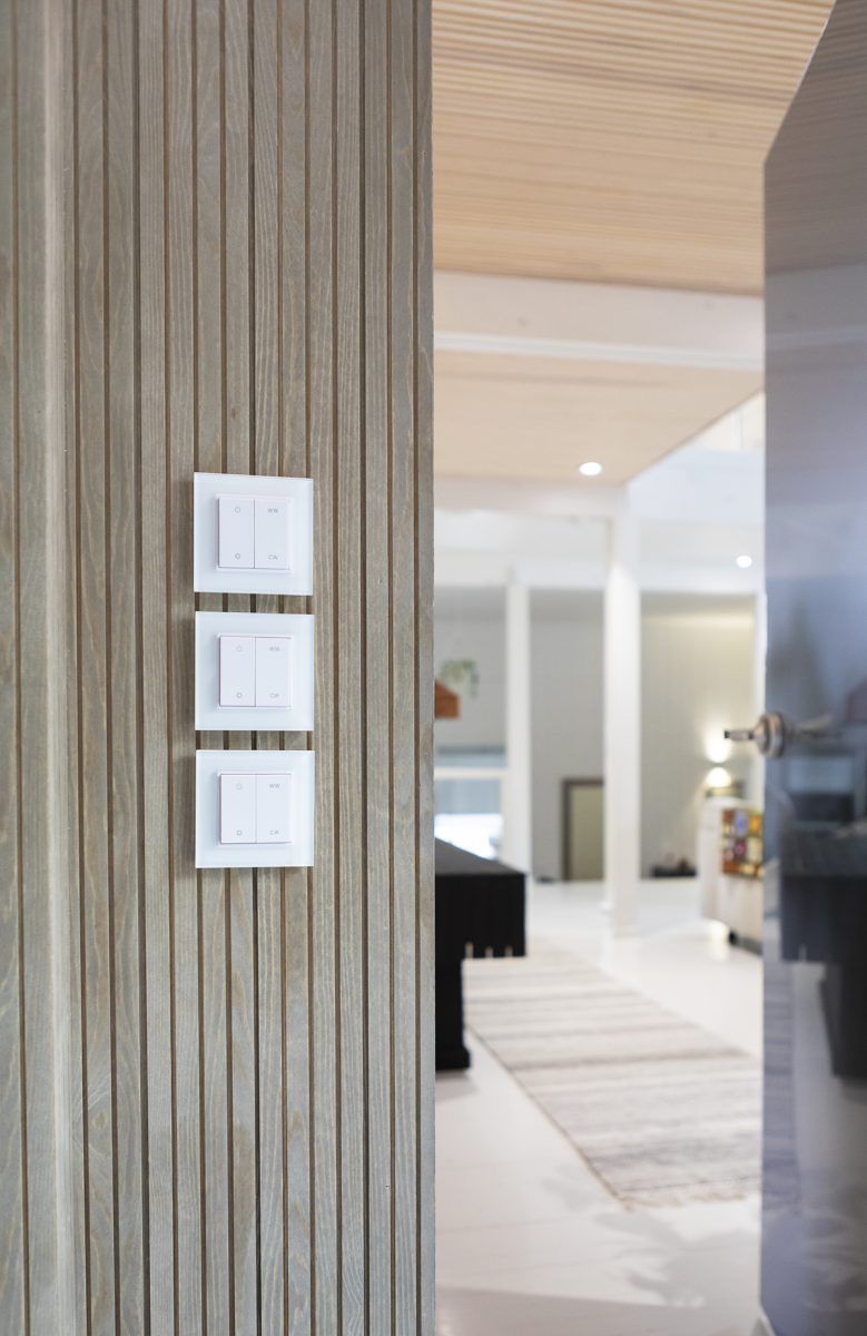 Uno sfondo verde con un quadrato bianco al centro che mostra il testo "LED STORE" per soluzioni di illuminazione eco-compatibili.