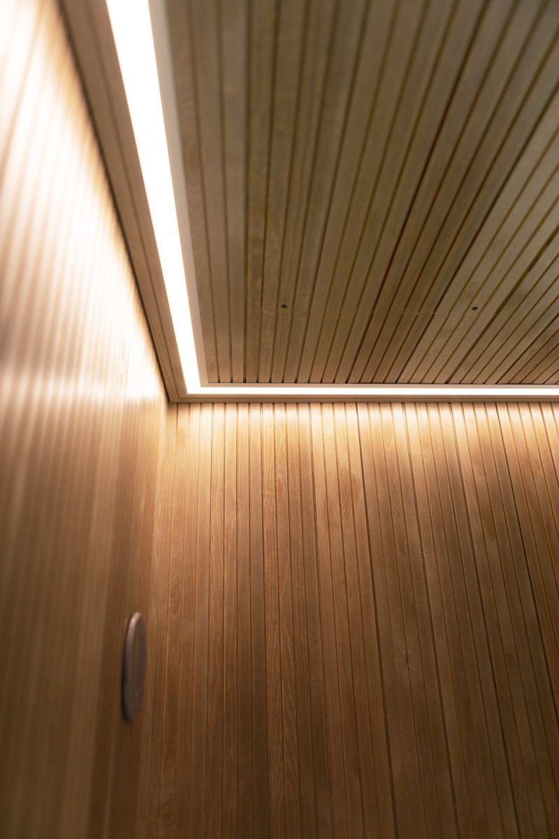 Logo del negozio di illuminazione a LED: sfondo verde su quadrato bianco, testo "LED STORE" per soluzioni di illuminazione ecologiche e a risparmio energetico.